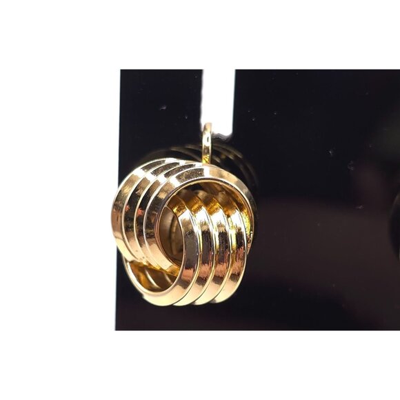 "Vintage-Inspired Design with Contemporary Function Clip on Earrings- Appealing - Picture 6 of 6